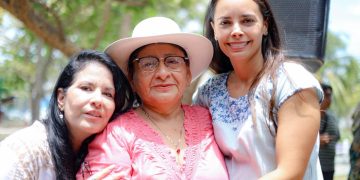 Ana Paty Peralta celebra el Día de las Madres en la Casa de la Mujer de Cancún