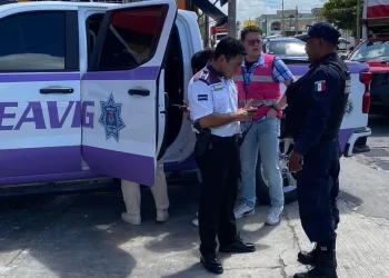 Rescatan a Niña Dormida Bajo el Sol en Cancun