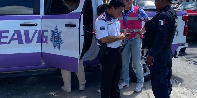 Rescatan a Niña Dormida Bajo el Sol en Cancun