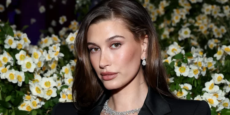 Hailey Bieber vende Rhode por mil millones de dólares