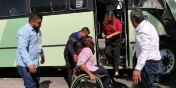 Joven con Discapacidad Impulsa Cambio en el Transporte