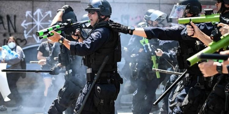 Toque de queda en Los Ángeles por protestas violentas
