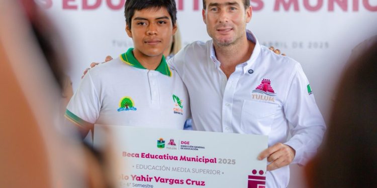 Castañón Impulsa Apoyo a Estudiantes en Tulum