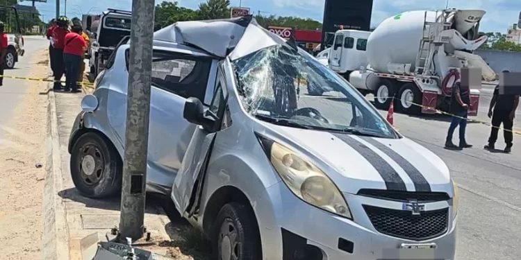 Docente pierde la vida en aparatoso choque sobre Av. López Portillo