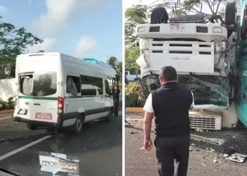 Volcadura en Cancún-Playa frente a Vidanta causa caos vial