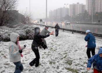 Histórica nevada en Buenos Aires sorprende al país