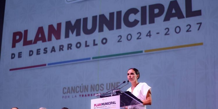 Ana Paty Peralta presenta el Plan Municipal de Desarrollo 2024-2027
