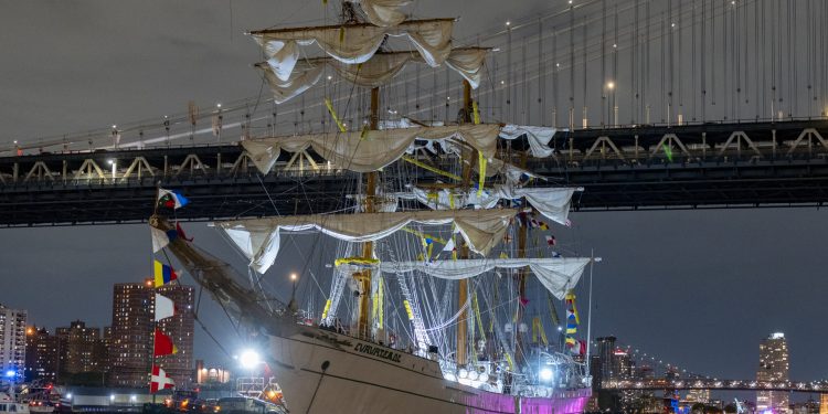 Choque del Buque Cuauhtémoc en Brooklyn