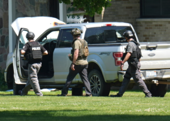 Tiroteo en iglesia en Michigan termina con sospechoso muerto