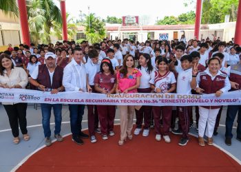 Mara Lezama Entrega Domos Escolares en Bacalar