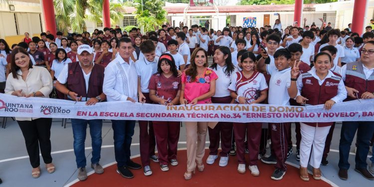 Mara Lezama Entrega Domos Escolares en Bacalar