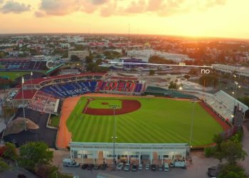 Eventos especiales y homenajes en el Estadio Beto Ávila