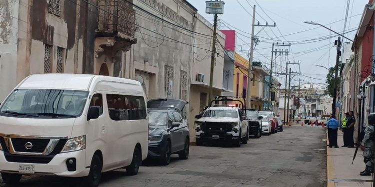 Hallan fosa con restos humanos en Mérida en predio del centro histórico