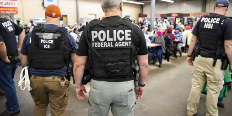 Van 222 mexicanos detenidos por ICE en redadas: Sheinbaum