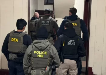 Miles protestan en Los Ángeles por redadas migratorias de ICE