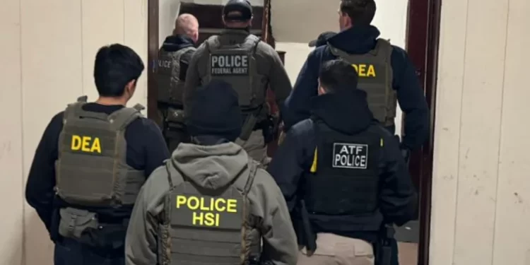 Miles protestan en Los Ángeles por redadas migratorias de ICE