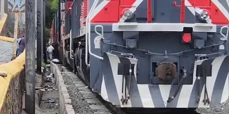 Tren arrolla a policías en Querétaro: tragedia fatal