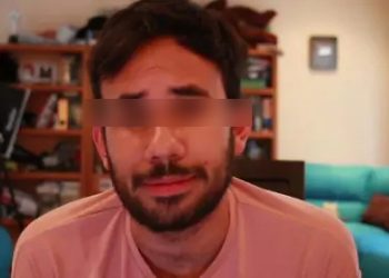Influencer le prohíben rentar auto en EU por ser mexicano