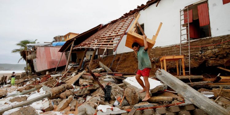 Huracán Erick en Oaxaca deja caos total
