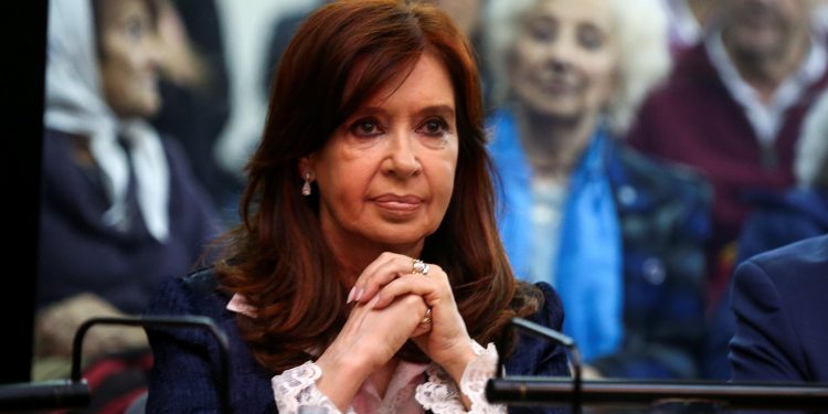 Condena y prisión domiciliaria a Cristina Fernández