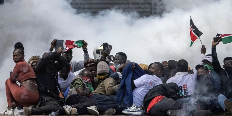 Protesta en Kenia deja caos y 16 muertos