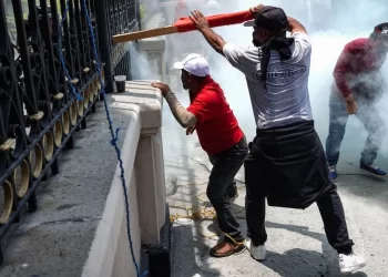 Encapuchados de Guerrero Atacan la SEGOB