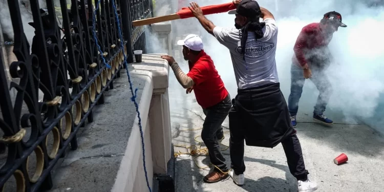 Encapuchados de Guerrero Atacan la SEGOB