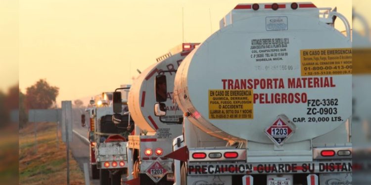 Robo, refinerías y fraude: así opera el esquema de huachicol fiscal