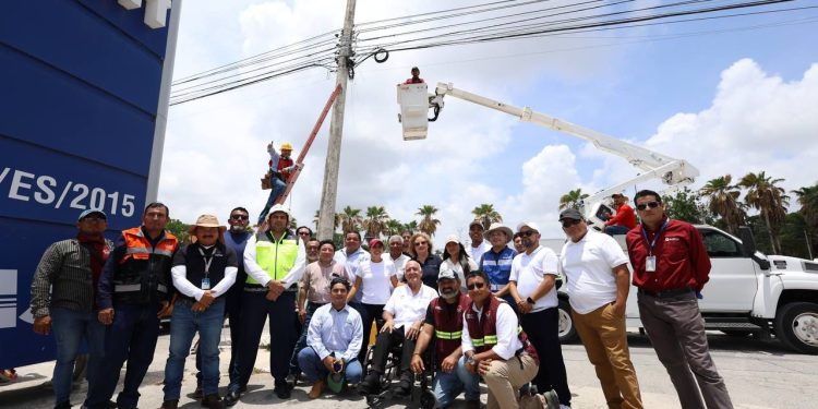 Avanza cableado subterráneo en Colosio Cancún
