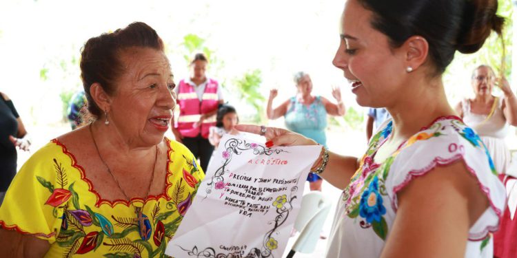Ana Paty Peralta fortalece espacios para adultos mayores