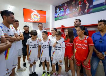 Transforma Ana Paty Peralta el Estadio Cancún 86 con vestidores de primer nivel