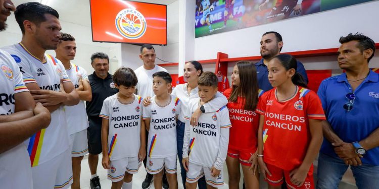 Transforma Ana Paty Peralta el Estadio Cancún 86 con vestidores de primer nivel
