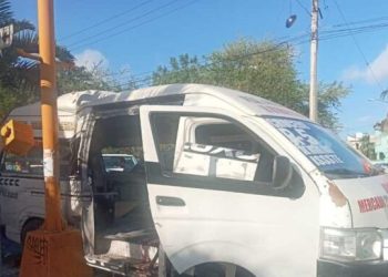 Pasajero muere tras choque de combi Ruta 5 en Cancún