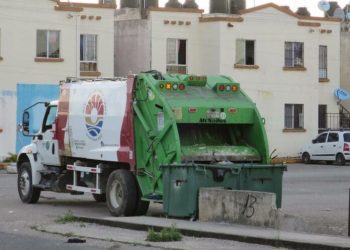 Cadáver embolsado dentro de contenedor en Cancún