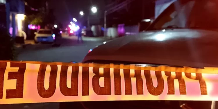 Balean a mujer afuera de su casa en la región 67