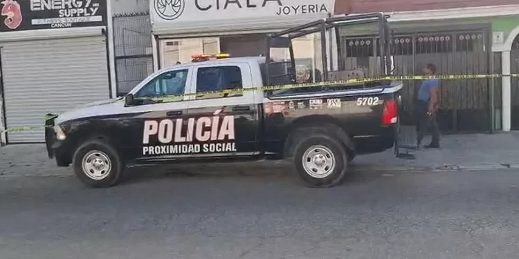 Asaltan joyería Ciala en Cancún y escapan armados