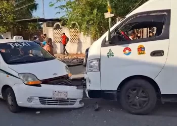 Choque múltiple en Cancún: Tres lesionados en Talleres y Niños Héroes