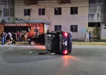 Conductor ebrio causa accidente en la Región 251 en Cancún