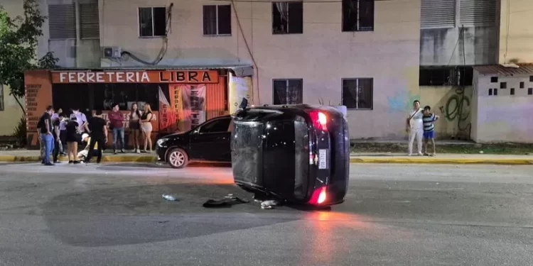 Conductor ebrio causa accidente en la Región 251 en Cancún