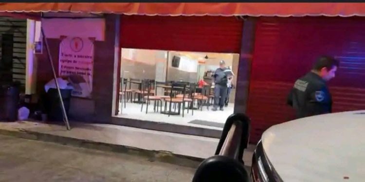Balean fachada de taquería Los Tarascos en Cancún