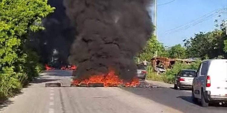 Crisis en Tulum: carretera federal paralizada