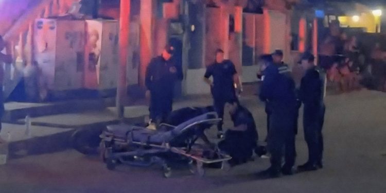 Motociclista es acribillado al salir de tienda en Cancún