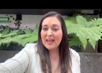 Morena exige cancelar visas a extranjeros racistas
