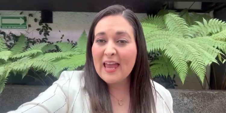 Morena exige cancelar visas a extranjeros racistas