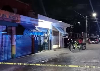 Ataque armado en barbería deja dos lesionados en Cancún
