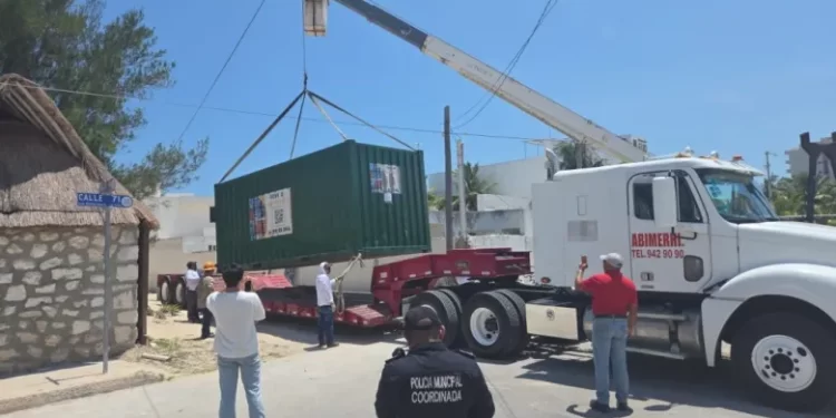 Retiran contenedores que bloqueaban playa en Progreso