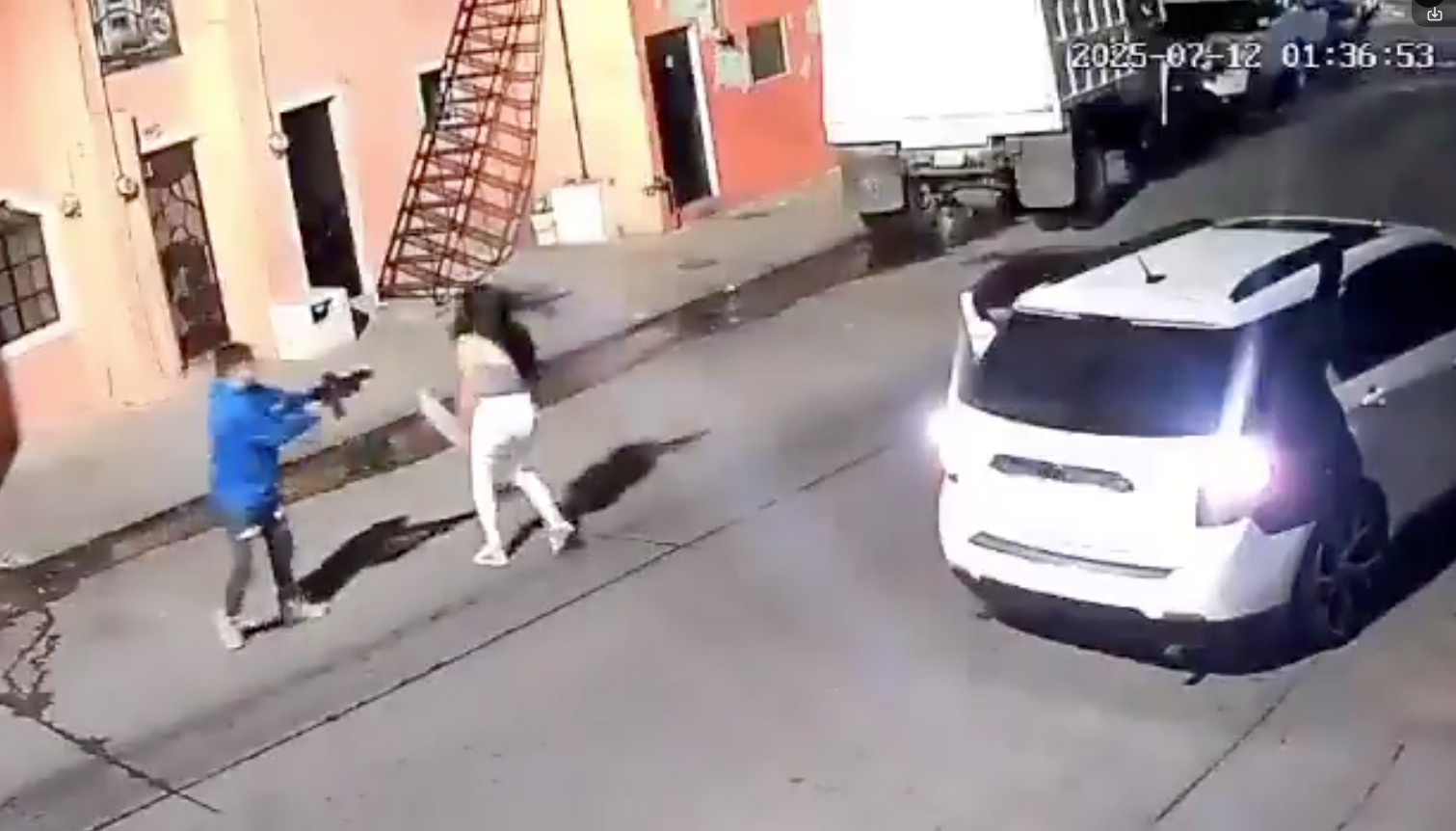 VIDEO: Hombre asesina con una AR-15 a su ex en Guadalajara