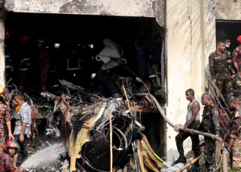Tragedia en Bangladesh: Avión militar cae sobre escuela y deja 19 muertos
