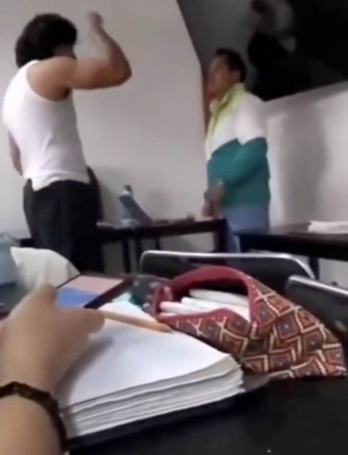 "Vuélvete a burlar de mí" Alumno golpea a maestro de UPT Hidalgo
