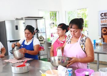 Taller de pastelería en SM 103 impulsa emprendedores